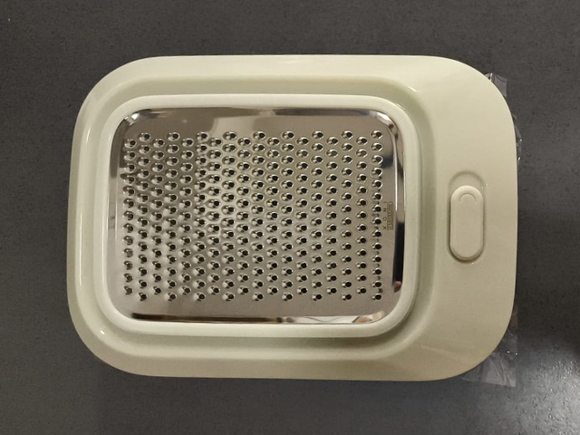 *GRATTUGIA CON CONTENITORE VETROGRT100