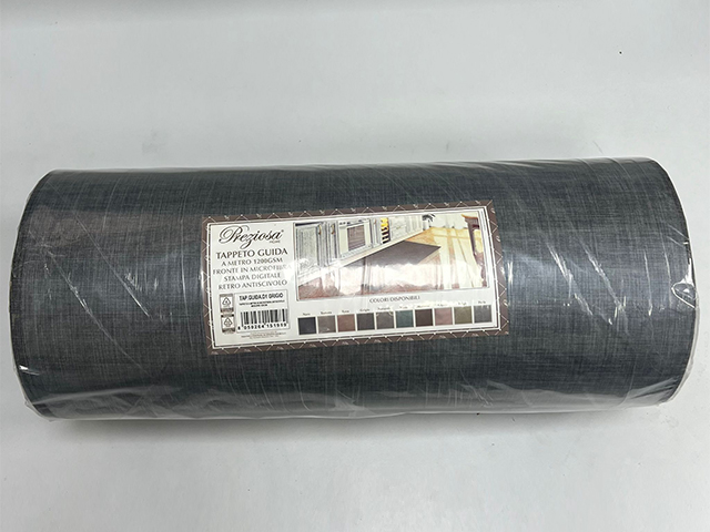 *TAPPETO GUIDA A MT. 1200GSM FRONTE MICROF/RETRO VINILE ANT.SC100%PVC53CM